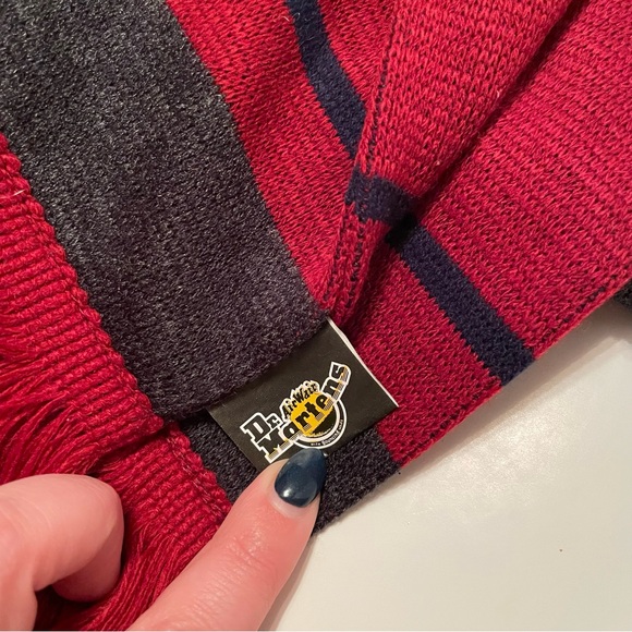 Dr. Martens scarf acrylic charcoal jacquard red - Picture 3 of 5